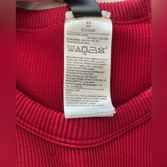 GapFit Seamless Rib Cropped Halter Tank Top - Picture 3 of 3